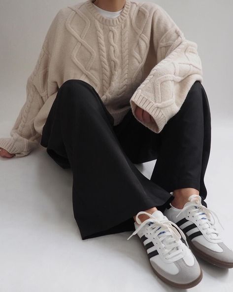 Adidas Samba Outfit, Trainers Outfit, Samba Outfit, Fall Sneakers, Sneaker Outfits, Adidas Retro, Skandinavian Fashion, Mode Inspo, Sneakers Outfit