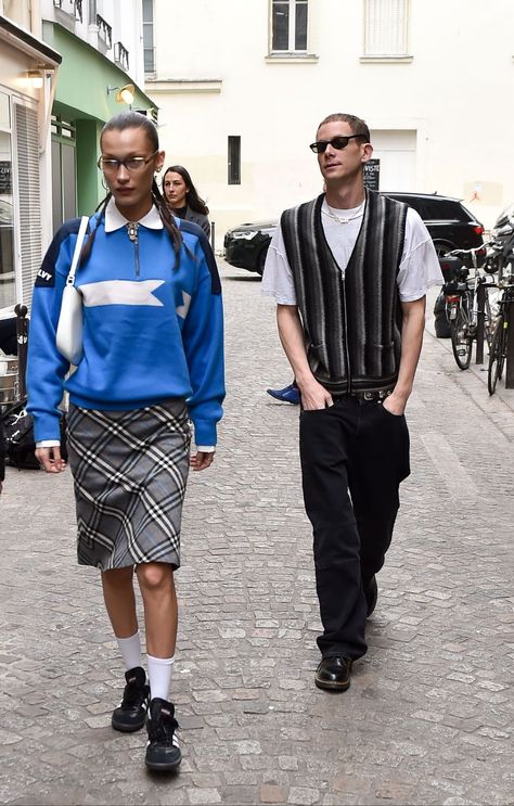 Bella Hadid Street Style, Couple Fits, Bella Hadid Outfits, Bella Hadid Style, Hadid Style, Fashion District, Men Fashion Casual Outfits, Big Fashion, Plaid Skirt