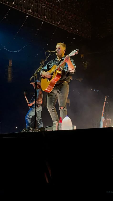 Zach Bryan concert in Houston, Texas #zachbryan #houston #concert #toyotacenter #burnburnburntour Zach Bryan Photos, Zach Bryan Concert Tickets, Zack Bryan Concert, Zach Bryan Pictures, Country Concert Aesthetic, Zach Bryan Aesthetic, Zac Bryan, Zach Bryan Wallpaper, Zack Bryan