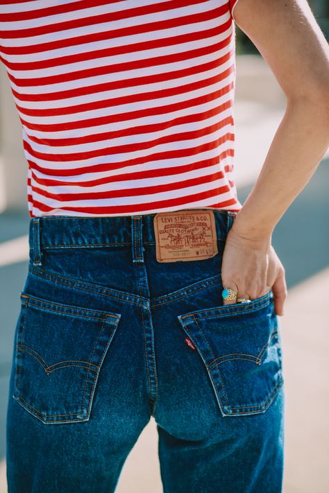 vintage levi's 505 jeans, the vintage levis style you need to buy Levis 505 Woman Outfit, Levis 501 Outfit Vintage, Best Levis Jeans For Women, Vintage Levis Outfit, Levis 501 Outfit, 501 Outfit, Vintage 501 Jeans, Levis Style, Stripy Tops