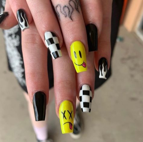 (not mine) Vans Nails Designs, Smiley Face Checkered Nails, Kawasaki Nails, Nascar Nails Designs, Checkboard Nails, Checkered Flag Nails, Checker Board Nails, Checkers Nails, Checkered Nail Designs