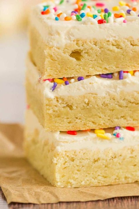 Cookie Cake Bars, Super Easy Sugar Cookies, Easy Sugar Cookie Dough, Sugar Cookie Cake, Vanilla Brownies, Bolo Red Velvet, Sugar Cookie Bars, Vanilla Buttercream Frosting, Sugar Cookie Frosting