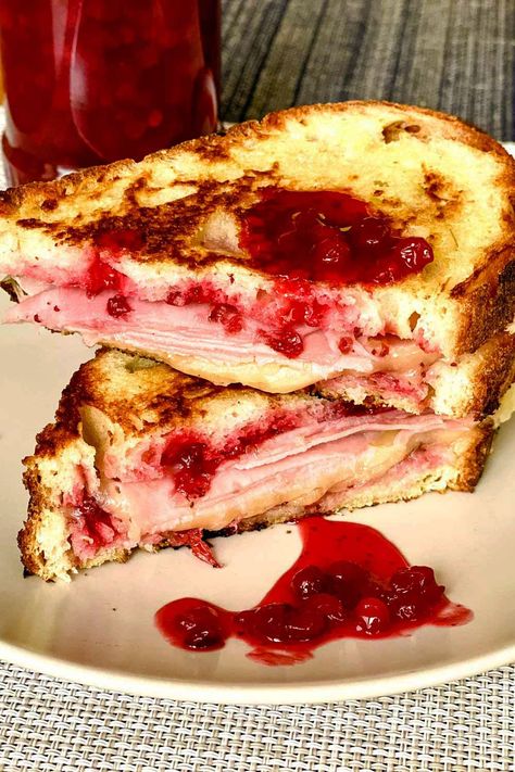 Cranberry Ham, Fancy Sandwiches, Cranberry Sandwich, Caprese Grilled Cheese, Ham Sauce, Sandwiches Recipes, Grilled Ham And Cheese, Ham Sandwich, Types Of Sandwiches