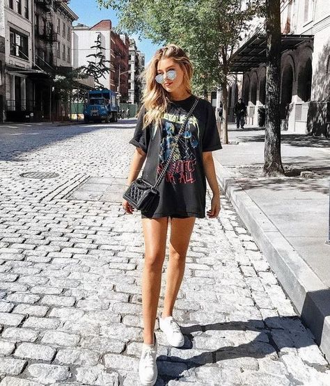 Summer outfits, women fashion outfits, summer wear clothing, summer dresses Oversized Shirt Outfit, Cool Summer Outfits, Populaire Outfits, Chill Outfits, Cat Eyes, Outfit Trends, Ținută Casual, Modieuze Outfits, Cute Summer Outfits