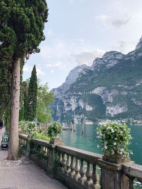 Riva Del Garda, Casa Exterior, Dream Beach, Dream Travel Destinations, Travel World, Northern Italy, Lake Como, Pretty Places, Dream Destinations