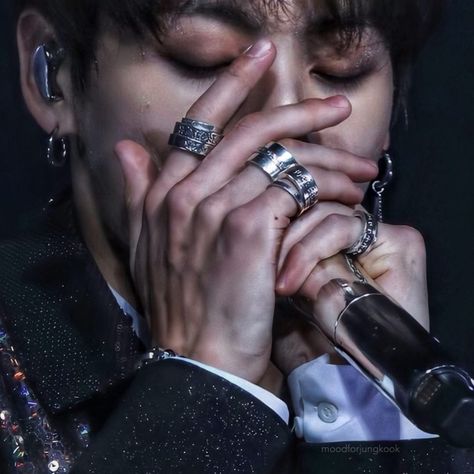 Hands and RINGS I’m ready . . . . #jeonjungkook #jungkookhands #jungkookhot #jungkookdetails #jungkookedits #jungkookrings #jungkooksinging… Jungkook Fanart, Jeon Jungkook Photoshoot, Jeon Jeongguk, The Perfect Guy, Jungkook Abs, Kim Taehyung Wallpaper, Bts Korea, Jungkook Cute, Foto Jungkook