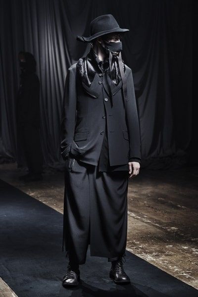 Yohji Yamamoto Menswear.. FALL 2021 Yohji Yamamoto Menswear, Yoji Yamamoto, Workwear Overalls, Paris Fashion Week Men, Urban Ninja, Outfit Png, Avant Garde Fashion, Live Fashion, Yohji Yamamoto