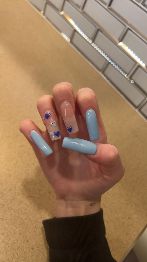 Birthday Nails Inspo Blue, Nail Ideas Heart With Eyes, Nails Converse Heart, Cdg Heart Nails, Cdg Nails, Blue Heart Nails, Converse Nails, Cdg Heart, Vacay Nails