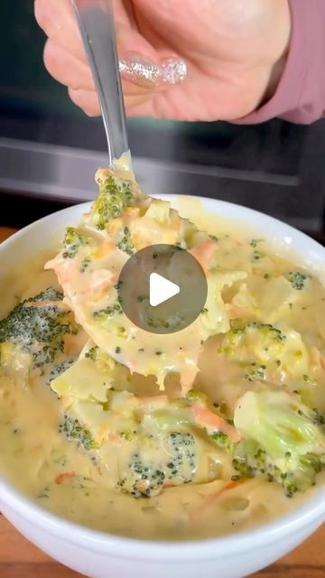 🥘 YOUR DAILY DOSE OF RECIPES 🍳 on Instagram: "Broccoli Cheddar Soup Copycat Recipe!! 😍🥦🥣 (Better than Panera!) Recipe By @lov.kari! . Ingredients:  This creamy, comforting broccoli cheddar soup is so easy to make. One of the best soups ever, you’re going to love this recipe  24 oz broccoli cut into small pieces 4 tosp butter 1/2 white onion 2 minced garlic cloves 4 tosp all purpose flour 2 cups chicken broth 1 tosp salt 1/2 tsp black pepper 1/4 tsp paprika 1/4 tsp nutmeg 1 cup shredded carrots 2 cups half & half 3 cups cheddar cheese  Enjoy! . Check out @instarecipe_lover for more! 😁🔥" Slow Cooker Panera Broccoli Cheese Soup, Healthy Cheddar Broccoli Soup, Best Broccoli Cheddar Soup Recipe, Healthy Detox Soup, Cheddar Broccoli Soup, Chicken Broccoli Soup, Panera Recipes, Best Soups, Cream Cheese Pound Cake Recipe