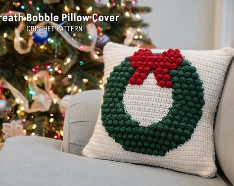 Crochet Christmas Pillow, Pillow Cover Crochet, Pillow Pattern Crochet, Pillow Cover Crochet Pattern, Christmas Crochet Blanket, Crochet Bobble, Crocheted Christmas, Pillow Crochet, Christmas Crochet Pattern