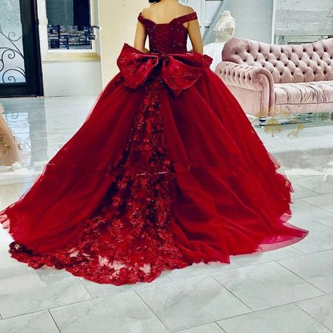 Quince Planning, Burgundy Quinceanera Dresses, Xv Dresses, Quince Themes, Quinceanera Themes Dresses, Red Quince, Quinceanera Dresses Gold, Quince Dresses Mexican, Red Quinceanera Dresses