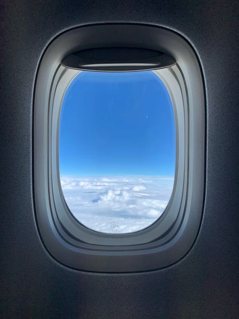 gray airplane window photo – Free Window Image on Unsplash Airplane Window Illustration, Sketchbook Organization, Airplane Window Aesthetic, Airport Window, Airplane Images, Plane Window View, Window Image, White Wall Paint, Airplane Window View