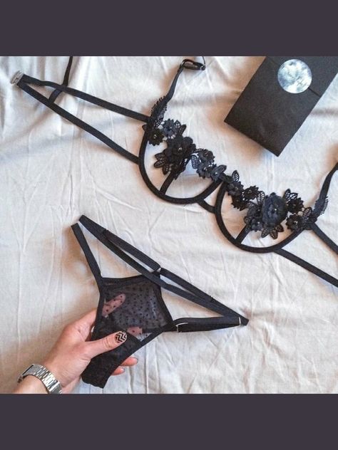 Diy Bralette, Elegant Lingerie, Lingerie Inspiration, Cute Lingerie, Looks Black, Lingerie Outfits, Corset Lingerie, Pretty Lingerie, Bra And Panty Sets