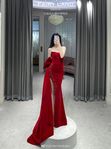 Red Gala Dress Classy, Debut Dresses, Classy Wedding Dress, Gowns Dresses Elegant, Pretty Prom Dresses, Fairytale Dress, Gala Dresses, Fantasy Dress, Fashion Hacks Clothes