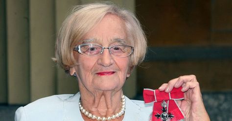 Liz Smith dead at 95: A look back at the beloved Royle Family star's career that began at 50 - Mirror Online Royle Family, Jo Brand, Liz Smith, City Of Ember, Vicar Of Dibley, Amanda Abbington, Midsomer Murders, Bbc Drama, British Comedy