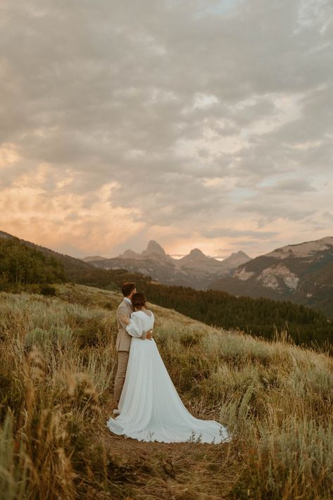 Stanley Idaho Elopement, Weddings In The Mountains, Colorado Photoshoot, Holland Wedding, Idaho Photography, Idaho Wedding Venues, Mountain Wedding Ideas, Switzerland Wedding, Elopement Pictures