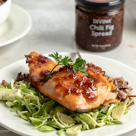 Salmon with Chili Fig Spread Fig Jelly, Fig Spread, Delicious Seafood Recipes, Baked Salmon Recipes, How To Cook Fish, Fig Jam, Food Journal, Baked Salmon, Small Bowl