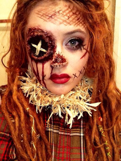 Scarecrow Halloween makeup with a button eye #gore #goremakeup #specialfx #sfx #scarecrow #creepy #dreadlocks #scarecrowmakeup #button #buttoneye #redhair #reddreads #makeup #blood #scars Eye Gore, Creepy Scarecrow, Diy Scarecrow Costume, Scarecrow Halloween Makeup, Transformation Makeup, Scary Scarecrow, Scarecrow Makeup, Halloween Make-up Looks, Scarecrow Halloween