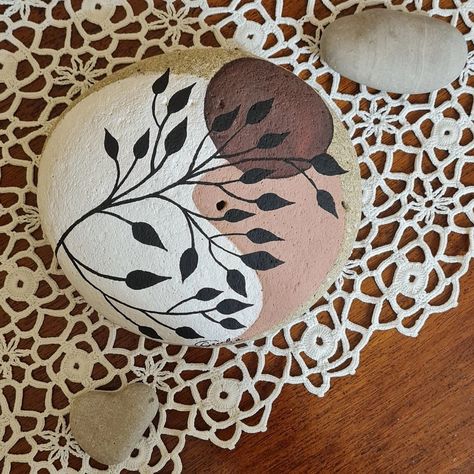 Rock Painting Brown Background, Patchwork Rock Painting, Zen Painted Rocks, Botanical Rock Painting, Cottagecore Rock Painting, Rock Painting Supplies, Christmas Pebble Art, Stone Art Painting, Painted Rocks Craft