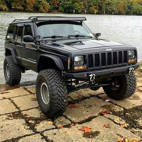 '97-'01 Jeep Cherokee XJ Modificaciones Jeep Xj, Pink Jeep Wrangler, Auto Jeep, Jeep Xj Mods, Aventador Lamborghini, Badass Jeep, Jeep Bumpers, Jeep Mods, Old Jeep