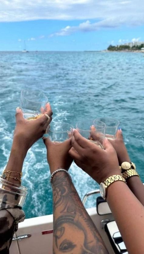 Yacht Aesthetic, Friend Vacation, Jamaica Vacation, Vision Board Photos, Vision Board Pictures, Mode Instagram, Weird Gifts, Vacation Mood, Vision Board Inspiration