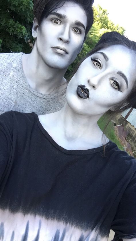 Grayscale makeup ❤️ Grayscale Costume, Ghost Makeup, Addams Family Musical, Blithe Spirit, Addams Family Costumes, Theatre Makeup, Face Paint Makeup, Theatrical Makeup, Special Effects Makeup