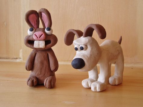 wallace and gromit Wallace And Gromit Characters, Clay Animation, Timmy Time, Wallace And Gromit, Aardman Animations, Toddler Parties, Shaun The Sheep, Sculpey Clay, Cartoon Tv Shows