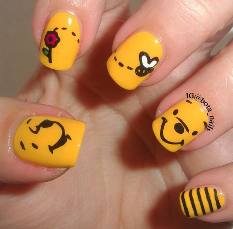 Winnie the Pooh Nails stamped nails nail art Disney Nail Designs, Disney Acrylic Nails, Kutek Disney, Yellow Nail, Bears Nails, Nail Art Disney, Super Nails, Disney Nails, Trendy Nail Art