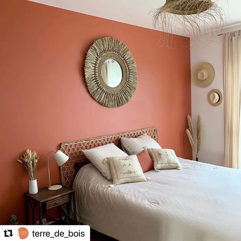 Yellow Orange Bedroom Walls, Bedroom Terracotta Wall, Terracotta Feature Wall, Terracota Room, Terracotta Accent Wall Bedroom, Terracota Bedroom Ideas, Terracotta Bedroom Walls, Terra Cotta Bedroom, Bedroom Terracotta