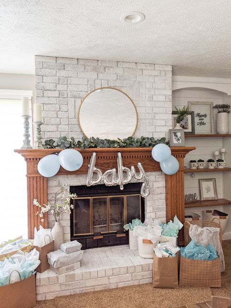 Baby Shower Staircase Decor, Indoor Baby Shower Decor, Diy Baby Boy Shower Decorations, Living Room Baby Shower Ideas, Home Baby Shower Ideas Decor, Simple Blue Baby Shower Ideas, Simple Baby Boy Shower Ideas, Baby Shower Fireplace Decor, Open House Baby Shower Ideas