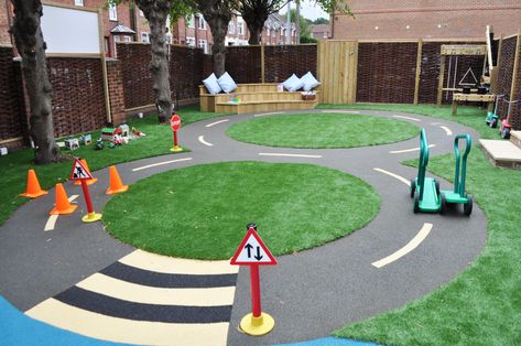 Keep the Playground Busy With Artificial Grass - Blog Artificial Grass Play Area, Playground Flooring Ideas, Preschool Playground Ideas, School Playground Ideas, Playground Flooring Outdoor, Daycare Playground, Preschool Playground, Playground Flooring, Play Area Backyard