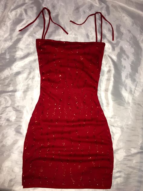 Dance Dresses Short, Sparkly Red Dress, Short Sparkly Dresses, Cute Formal Dresses, Party Outfits Night, Hoco Dresses Tight, Cute Short Dresses, V Dress, Red Homecoming Dresses