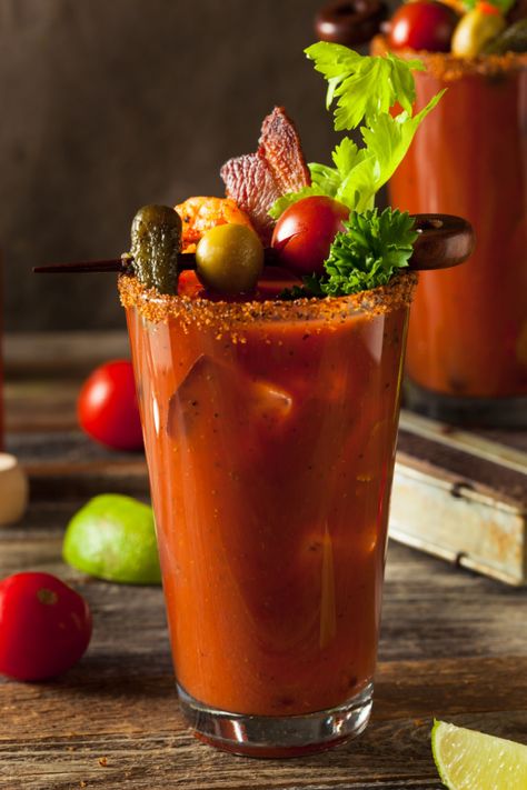 Homemade Bloody Mary Mix - Made With Fresh Tomatoes Jus Tomat, Jus Lemon, Tajin Recipes, Resep Koktail, Nutritional Breakfast, Brunch Cocktails, Keto Drink, Tequila Sunrise, Tomato Juice