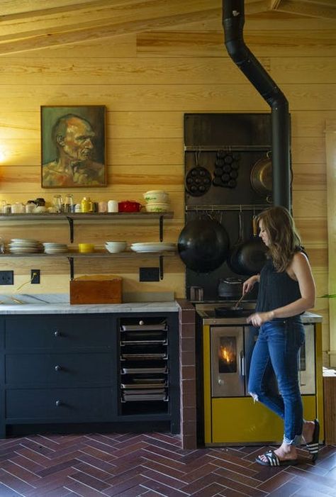 New Mexican Kitchen, Remodelista Kitchen, Kitchenette Design, Bar Restaurant Design, Architecture Restaurant, Steel Backsplash, Pan Storage, Design Café, Rustic Modern Kitchen