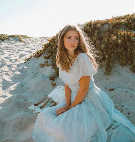 Whimsical Beach Photoshoot, Beach Photo Shoot Ideas For Women, Senior Photoshoot Beach, Vintage Beach Photoshoot, Senior Picture Beach, Cottage Photoshoot, Senior Beach Photoshoot, Senior Picture Ideas Beach, Senior Photos Beach