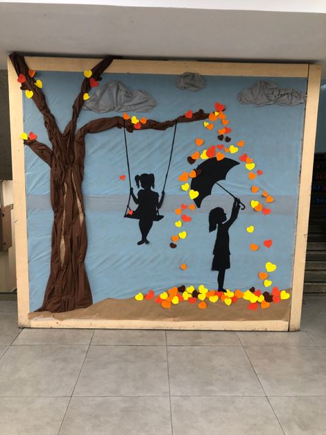 Autumn Kindergarten Decoration, Thankful Tree Door Decoration, Fall Tree Classroom Door, Autumn Window Decorations Kindergarten, Tree Fall Class Door, Classroom Art Display, Bulletin Board Tree, Art Display Wall, Elementary Bulletin Boards