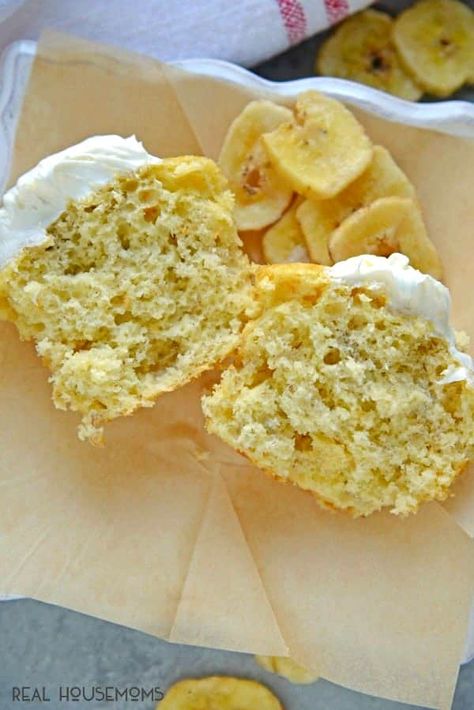 5 Ingredient Banana Cupcakes - #banana #cake-mix #cupcake #desserts-recipes #recipes #realhousemoms Yellow Cake Cupcakes, Banana Bread Cupcakes, Easy Cupcake Recipe, Recipe Banana Bread, Making Banana Bread, Banana Cupcake, Peanut Butter Frosting Recipe, Cake Mix Cupcakes, Banana Muffins Easy