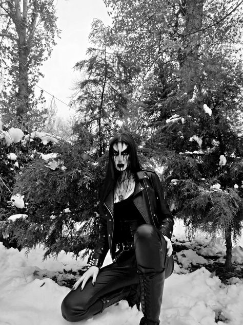 Black Metal Women, Black Metal Photoshoot, Black Metal Outfit, Black Metal Fashion, Edge Ideas, Metal Aesthetic, Metal Outfit, Corpse Paint, Black Metal Girl