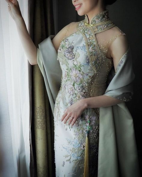 Rusly Tjohnardi (@ruslytjohnardi) • Instagram photos and videos Rusly Tjohnardi, Incredible Dresses, Chinese Style Dress, Traditional Dresses Designs, Future Wardrobe, Cheongsam Dress, Cheongsam, Asian Fashion, Traditional Dresses