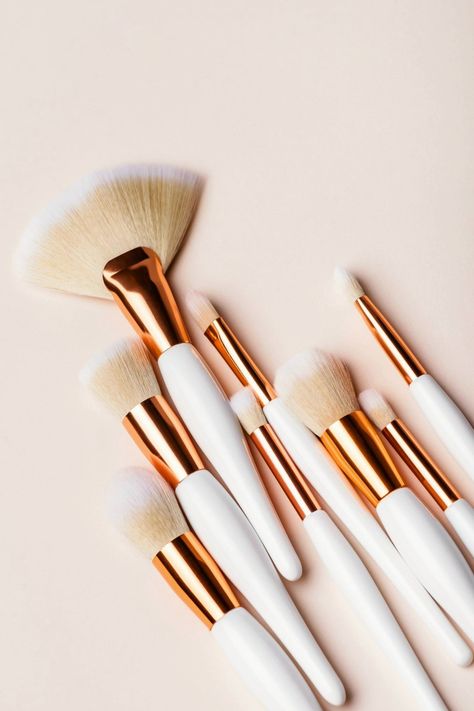 Best Makeup Brush Sets, Makeup Brush Set Best, Makeup Brush Uses, Makeup Brush Sets, Best Instagram Feeds, Face Contour, Makeup Wallpapers, Fruit Cartoon, Makeup Lessons