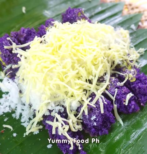 Putobumbong At Bibingka, Putobumbong Recipe, Filipino Pastries, Codm Wallpapers, Filipino Street Food, Steamed Rice Cake, Filipino Food Dessert, Holidays Recipes, Filipino Dessert