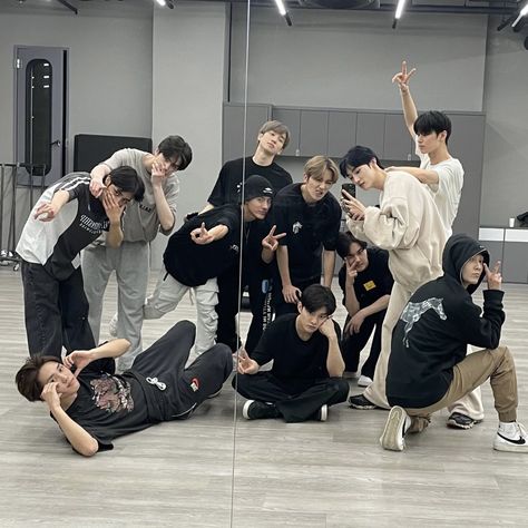 Tbz Group Photo, Svt Group Photo, The Boyz Group Photo, Seventeen Group Photo, New Boyz, All About Kpop, Beautiful Disaster, Seventeen Wallpapers, Group Photo