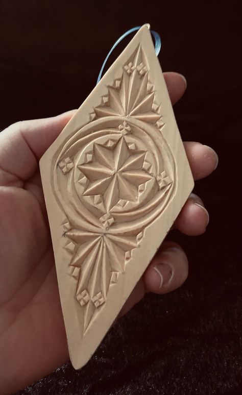 24010 Wooden Chip Carved Diamond Ornament is hand carved in fine basswood.  The design is based on the Frisian (Or Northern Netherlands, or "Old World") style of chip carving It has a natural wood grain finish of clear lacquer and hand rubbed paste wax.   It's approximate size is 6.75 inches tall, 3 inches wide, and .375 inches thick. It has a metal Screw eye and cloth ribbon installed on the top to facilitate hanging. Add this ornament to your collection or start a tradition of exchanging hand Wood Cravings Design, Mexican Wood Carvings, Chip Carving Patterns, Ornamental Wood Carving, Art Sculpture En Bois, Wood Cnc Machine, Cnc Machine Projects, Molduras Vintage, Relief Carving