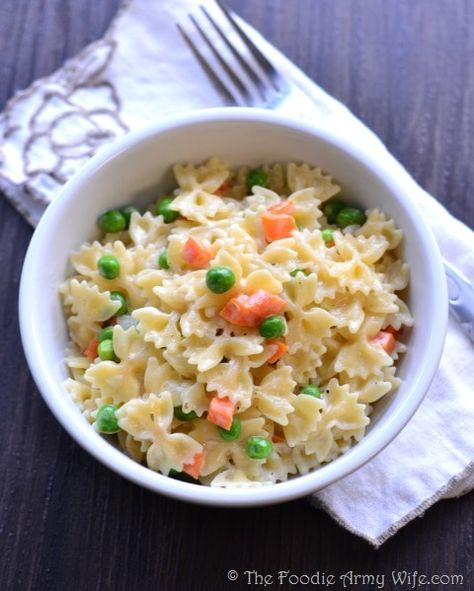 Simple Creamy Pasta, Creamy Pasta With Peas, Carrots Recipe Healthy, Peas And Carrots Recipe, Veggie Pasta Recipes, Carrot Pasta, Pasta With Peas, Peas And Carrots, Bean Pasta