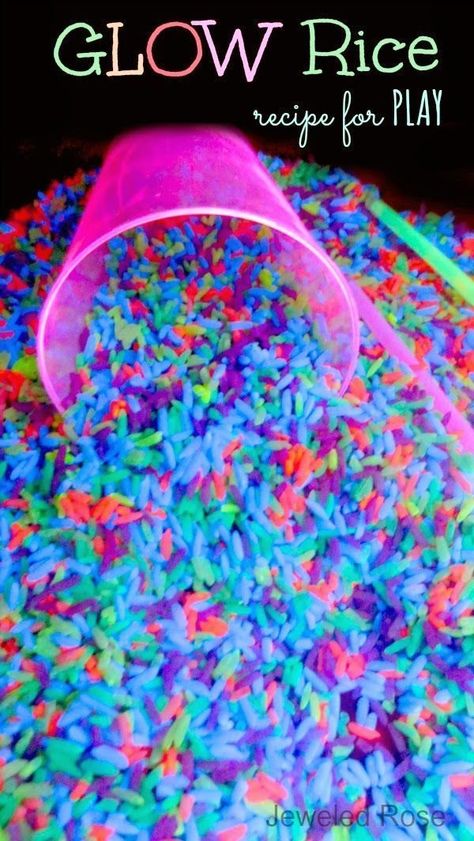 Easy DIY Projects For Kids - How to make glow in the dark NEON rice for play & learning activities- SO FUN crafts ideas! Glowing Paint, Dark Crafts, Crafts For Kids Easy Diy, Fluorescent Paint, Rainbow Rice, Crafts For Kids Easy, Paint Water, Diy Projects For Kids, Aktivitas Montessori