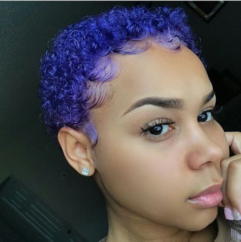 pinterest : @theylovekandi ❤ Cabello Afro Natural, Natural Hair Short Cuts, Edges Hair, Pelo Afro, Dyed Natural Hair, Short Natural Hair Styles, Short Curly Hair, Pixie Cuts, Natural Hairstyles