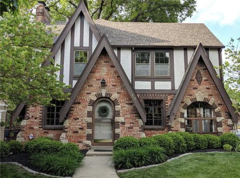 Brown Cottage Exterior, German House Aesthetic, Fairytale House Exterior, Danish House Exterior, German House Exterior, Brick Tudor, Tutor House, Tudor Home Interior, English Cottage Style Exterior