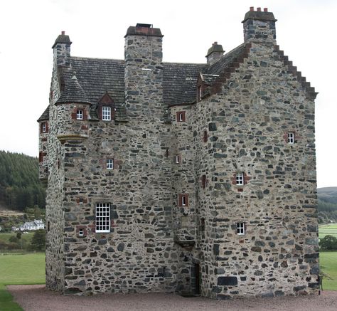 Isle Of Bute, Uk Landscapes, British Castles, Small Castles, Castle Scotland, European Castles, Castle Tower, Travel Oklahoma, Old Mansions