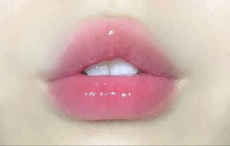 Bunny Lips, Makeup Ethereal, Bunny Makeup, Lips Inspiration, Bentuk Alis, Peach Lips, Doll Eye Makeup, 사진 촬영 포즈, Ethereal Makeup