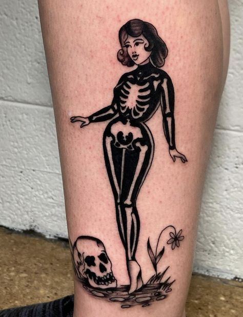 Pinup Tattoo Black And Grey, Goth Woman Tattoo, Pretty Goth Tattoos, Modern Pinup Tattoo, Goth Girl Tattoo Ideas, Trad Goth Tattoo, Traditional Goth Tattoo, Pin Up Tattoos For Women, Goth Pinup Tattoo